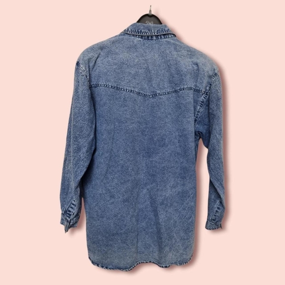 vintage acid wash denim shirtMedium sizingShoulder PadsWestern vibe - Picture 2 of 4